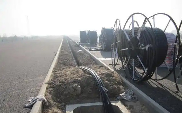 临夏光缆施工如何应对复杂地形布线难题？